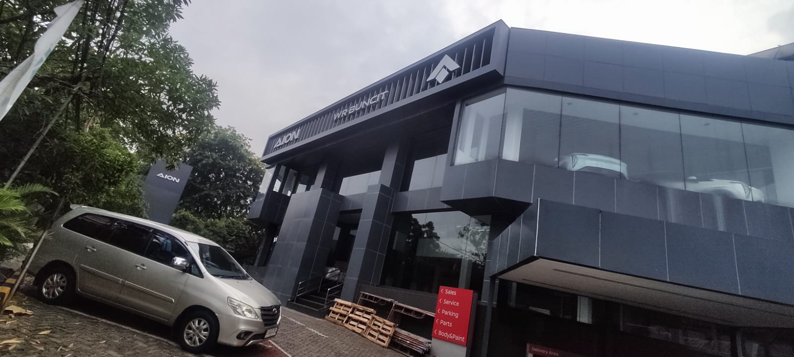 Dealer AION Warung Buncit